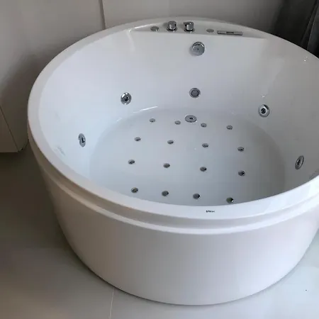 Апартаменти Playamar Con Jacuzzi